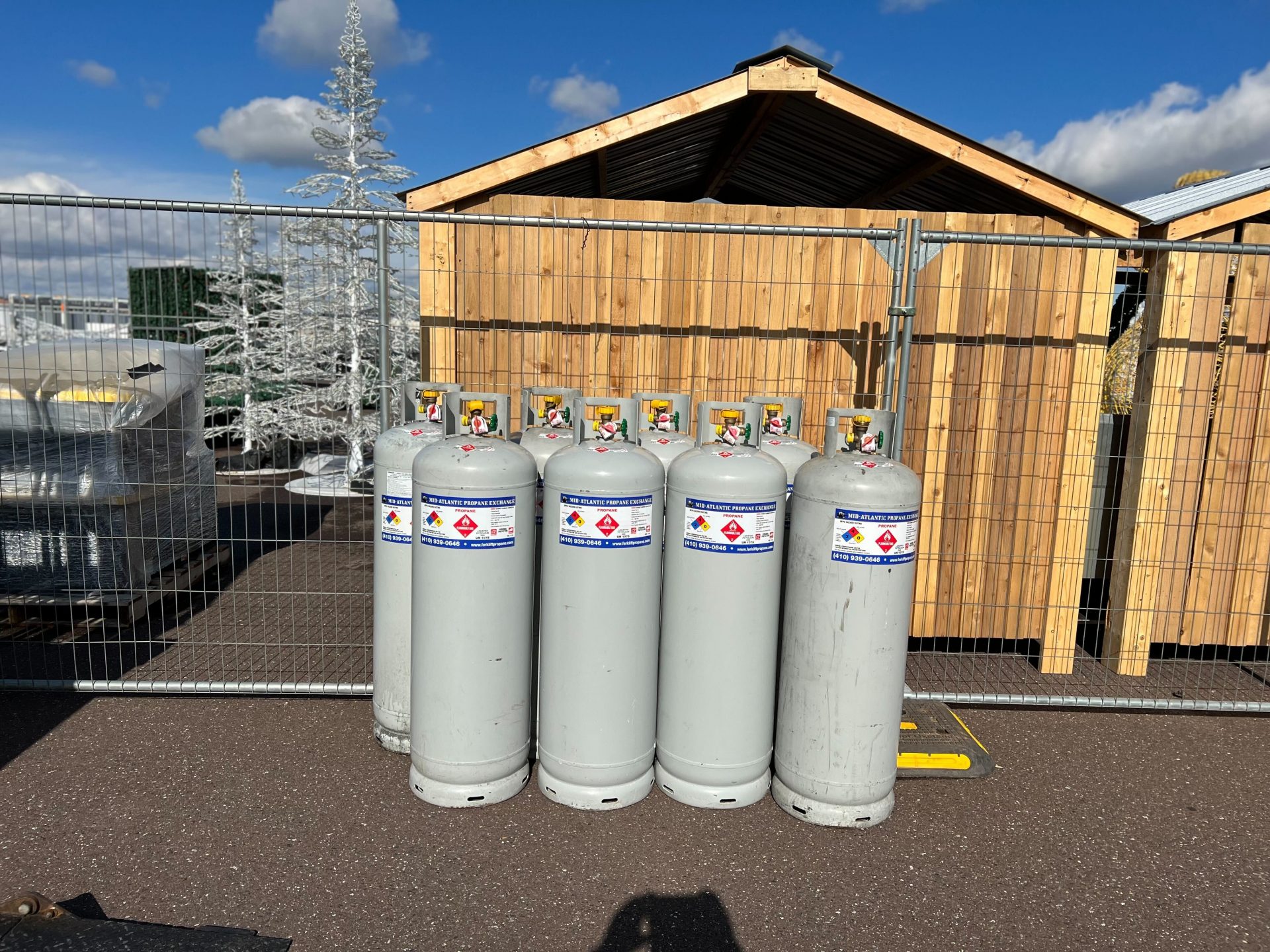 outdoor propane storage tanks